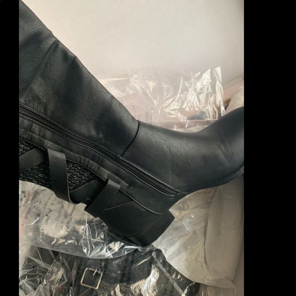 black boots - Picture 3 of 3